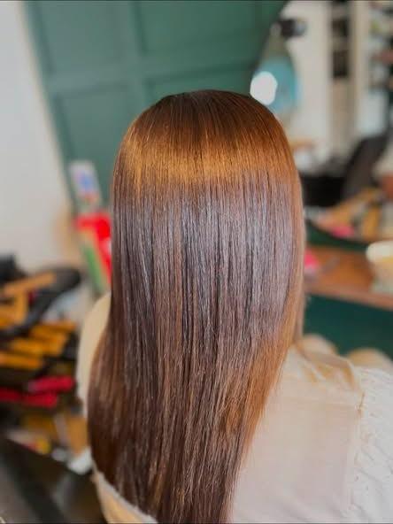 Glossy, straight brunette hair